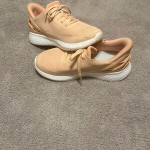Women’s Lightweight Knit Athletic Sneakers in Peach